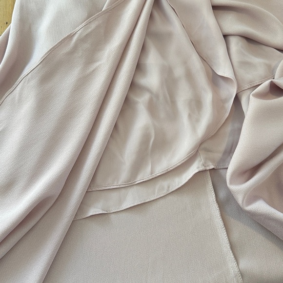 ASTR Delaney Flutter Sleeve MIDI Dress Size M - Picture 8 of 11